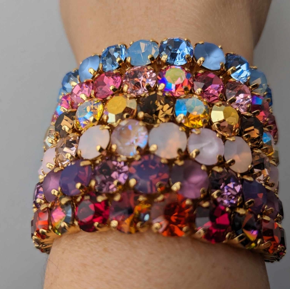 Swarovski Elements Smokey Topaz Crystals Stretchy Bracelet in Gold - Picture 6 of 6